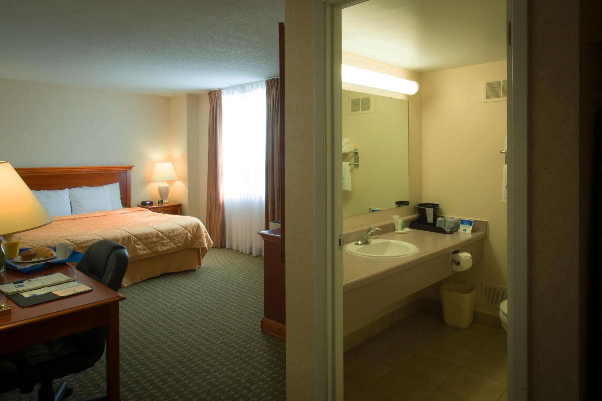 Comfort Airport North 3* Toronto