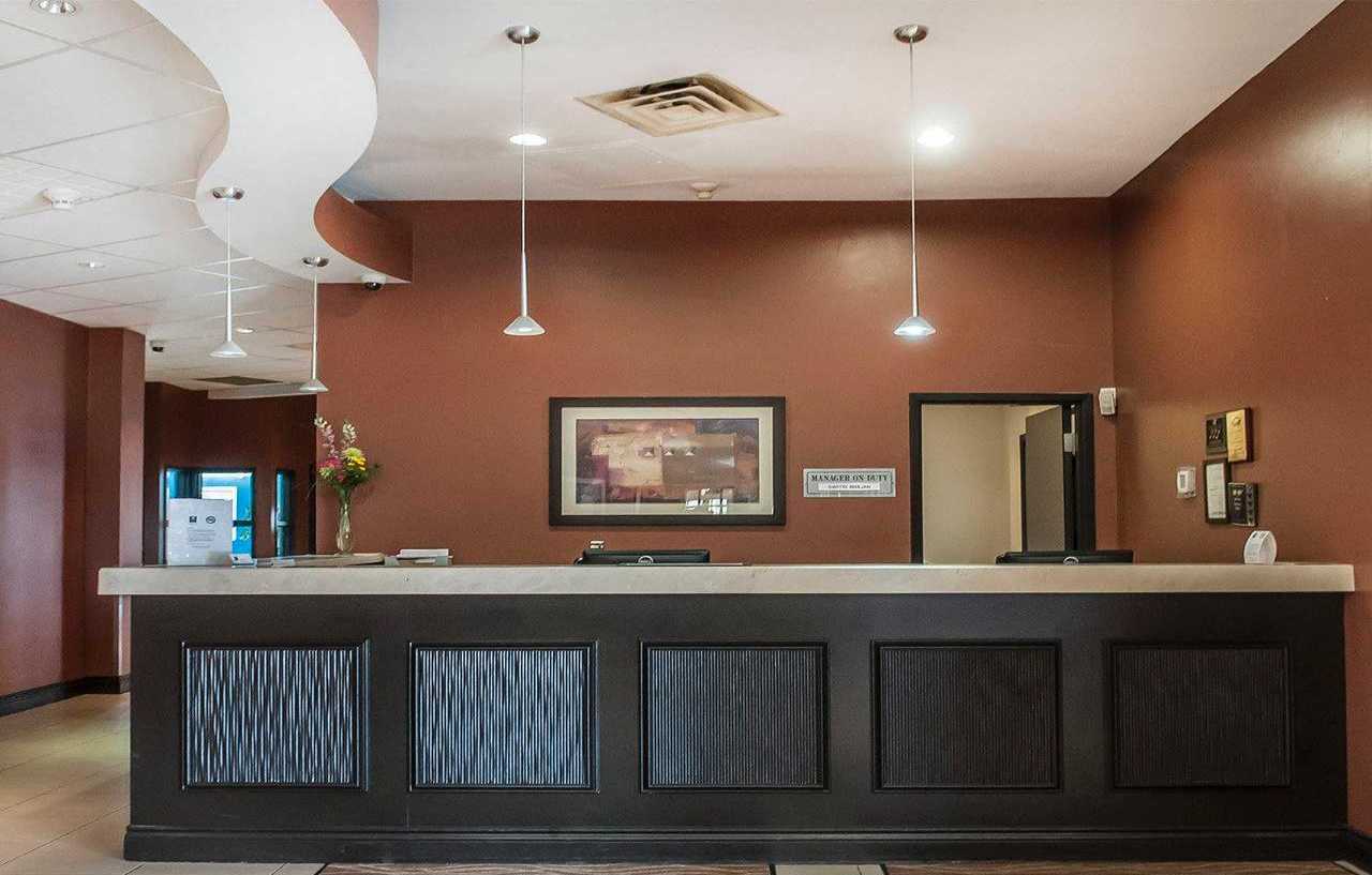 Hotel Comfort Airport North Toronto